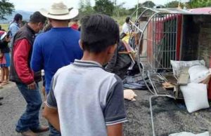 Trágico accidente deja dos personas sin vida y ocho lesionados