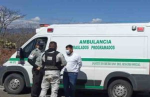 Detienen ambulancia del IMSS transportando indocumentados