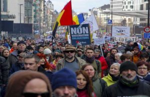 Protestan miles en Bélgica contra restricciones sanitarias