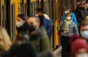 La OMS estima que más del 50% de la población en Europa se contagiará con la variante Ómicron