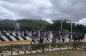 Desalojan a manifestantes de Jiquipilas