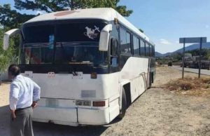 Detienen otro autobús con 57 migrantes