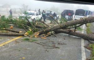 Refuerzan bloqueos carreteros en Oxchuc, se preparan ante policías