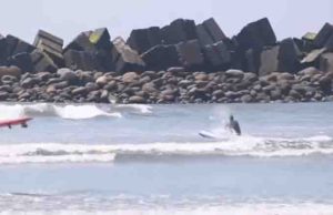 Casi se ahogan dos jóvenes en playa san benito