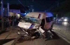 Accidente carretero deja un muerto y 12 heridos