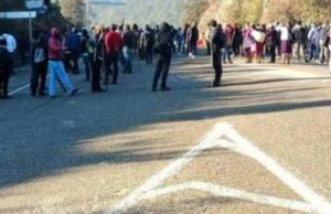 Indígenas bloquean carretera de cuota San Cristóbal – Tuxtla Gutierrez