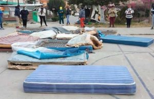 Tras ser balconeados ahora sí dan colchones nuevos a damnificados en Tula