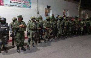 Pobladores de Quechultenango, Guerrero, retienen a militares y policías