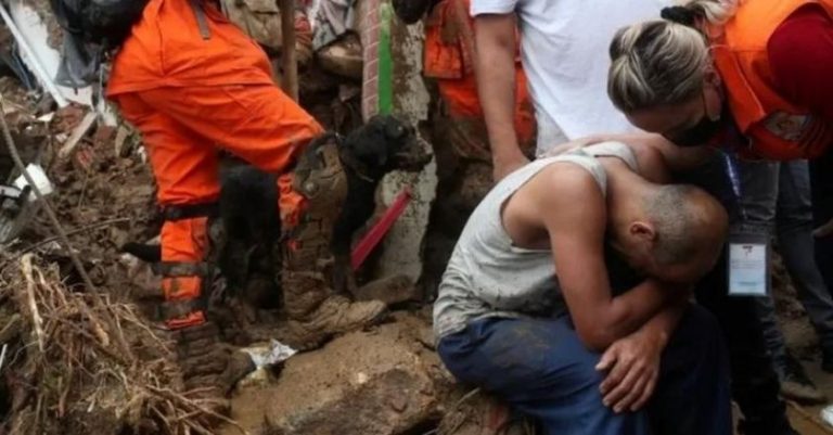 Más de 100 muertos tras fuertes inundaciones y deslaves en el estado brasileño de Río de Janeiro