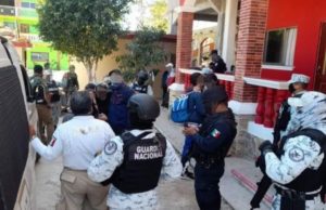Detienen a más de 100 migrantes en un hotel