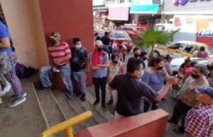 Módulo de vacunación Covid-19 continúa su recorrido por mercados de Tuxtla