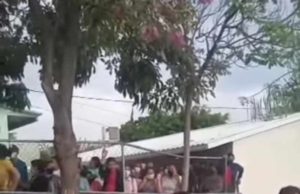 Padres de familia “corren” a directivos y docentes de la ESTI 131 por NO DAR CLASES PRESENCIALES