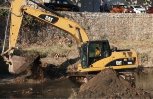 Continúan trabajos de desazolve del río Sabinal en el lado Oriente de Tuxtla Gutiérrez