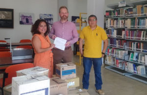 Fundación Arqueológica Nuevo Mundo dona biblioteca a la UNICACH