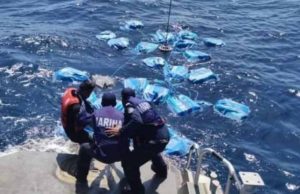 Aseguran más de mil kilos de cocaína flotando en las costas de Chiapas