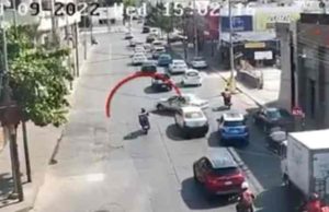 Motociclista atropellado. ¿Quién crees qué tiene la culpa?