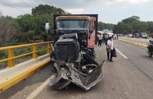 Un muerto y 15 heridos en accidente carretero