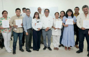 Entregan carpetas para etiquetado bajo la NOM-051 a productores del Punto Tuxtleco