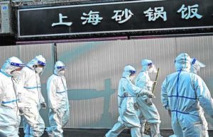 EU critica estrategia anticovid de China; pide reconsiderar viajes