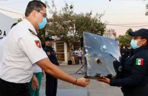 Entrega Carlos Morales uniformes a policías de Tuxtla y reconoce su labor en combate a la delincuencia