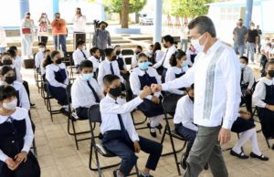 Rutilio Escandón inaugura aulas en la Escuela Primaria “Niños Héroes” en Palenque