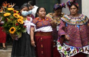 Llega a Guatemala migrante detenida en México sin pruebas