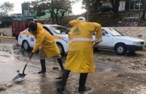 Lluvias provocan encharcamientos, caída de árboles y anuncios espectaculares en Chiapas