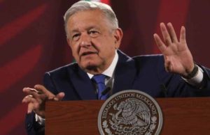 Anuncia AMLO convocatoria para médicos especialistas