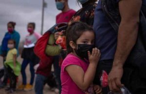 Ken Salazar culpa de la crisis migratoria en la frontera entre EU y México a gobiernos de la región “que no trabajan”