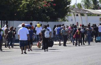 Migrantes bloquean sobre el Libramiento Norte-oriente, tome sus precauciones