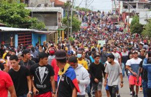 Migrantes marchan hoy desde Tapachula hacia la ciudad de México