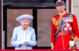 Reina Isabel inaugura festejos por jubileo de platino y es aclamada