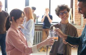 Entre el café y los cumpleaños: Los rituales en el trabajo y su efecto en la productividad