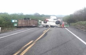 Volcadura en la carretera Ocozocoautla- Arriaga
