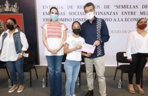 Entrega Rutilio Escandón recursos del Fondo de Apoyo a la Economía de las Mujeres