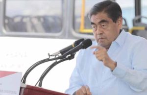 Las casas “fantasma” y los autos de “lujo” de Miguel Barbosa