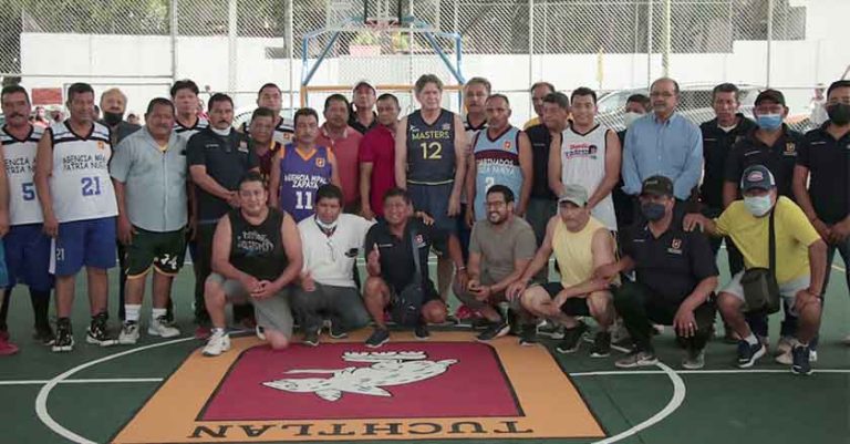 Inaugura Carlos Morales Vázquez Cancha de Basquetbol y Domo en la colonia Patria Nueva.