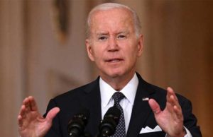 Biden pide que se prohíban las armas de asalto en Estados Unidos