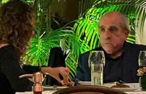 ‘Viva la austeridad’: Captan a Pablo Gómez, titular de la UIF, cenando en restaurante de lujo