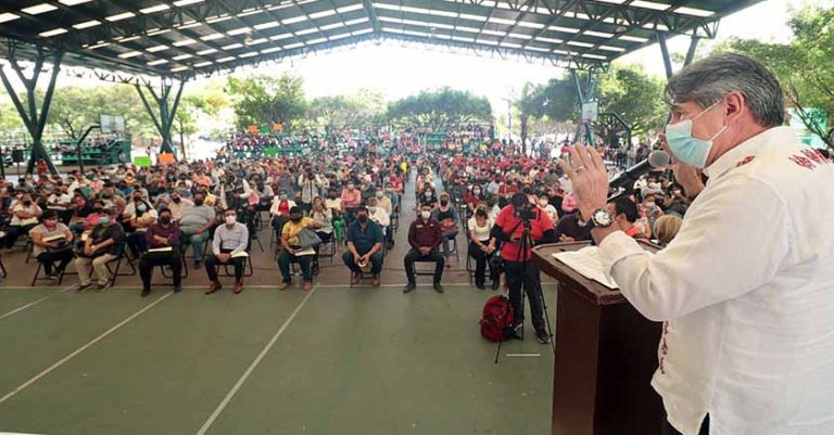 Beneficia gobierno de Carlos Morales a 200 escuelas con apoyos económicos para mantenimiento