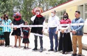 En Chenalhó, se entregaron obras educativas, calles, ayudas técnicas y lentes