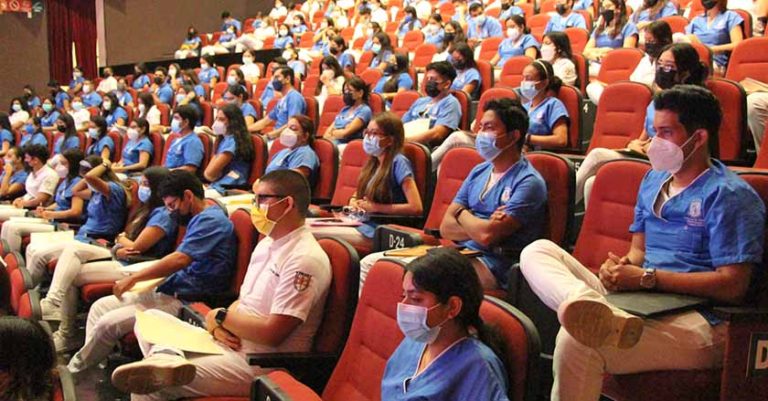 Cumple UNICACH con servicio social en Salud