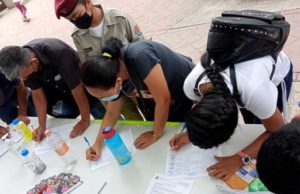Colecta de firmas para mantener la escuela militarizada en Berriozábal