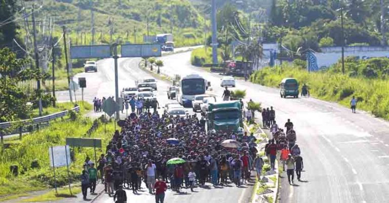 Sale nueva caravana de migrantes de Tapachula hacia Huixtla, Chiapas