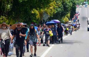 4 mil migrantes se instalaron en la aduana de Huixtla, bloquean la carretera como protesta