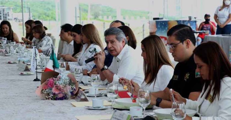 Reconoce la AMMJE a Carlos Morales por lograr un municipio limpio, sustentable y seguro
