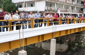 Inaugura Rutilio Escandón puente vehicular en Yajalón