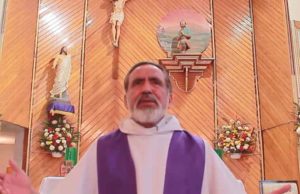 Agreden a golpes al sacerdote Mateo Calvillo en Queréndaro, Michoacán