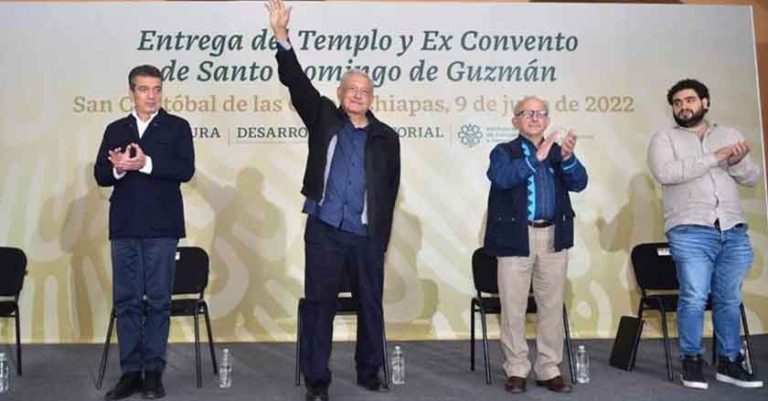 AMLO entrega restauración de Catedral de San Cristóbal y exconvento de Santo Domingo