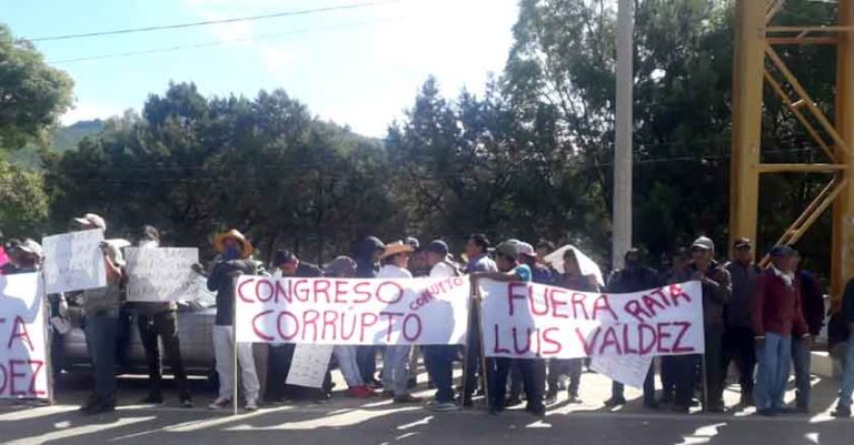 Marchan indígenas tzotziles para exigir cambio de presidente concejal en Teopisca
